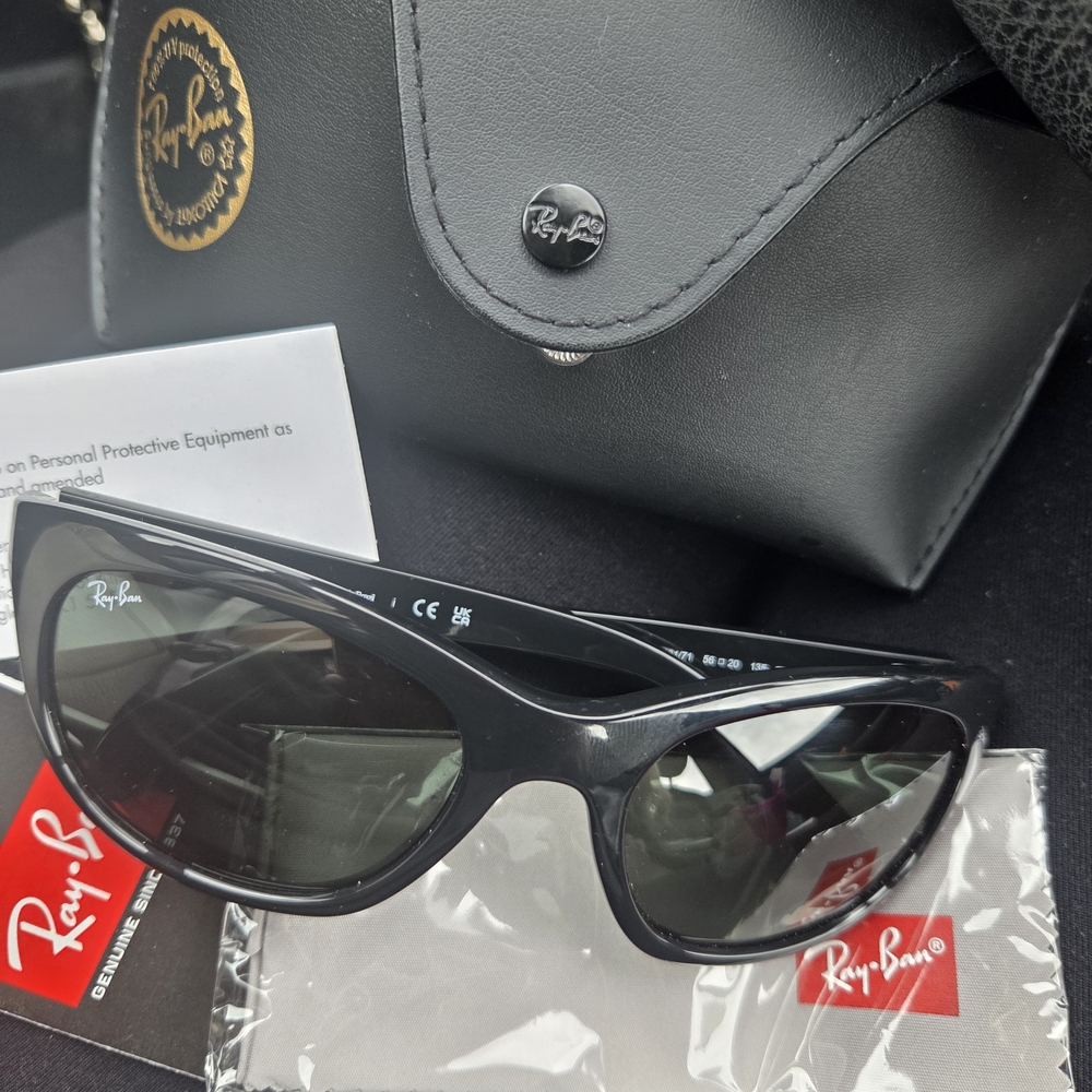 Ray-Ban Black Sunglasses with Case